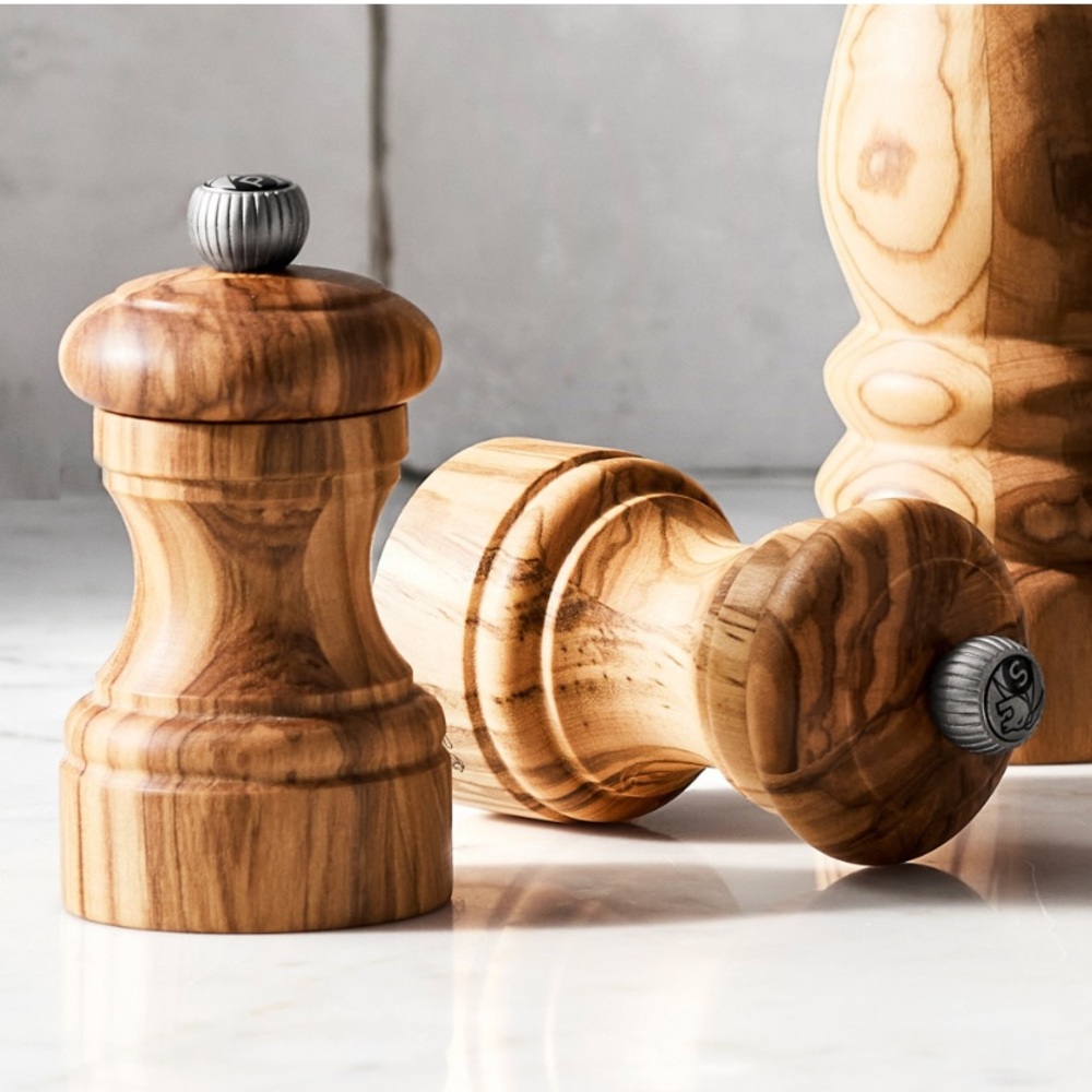 NWT Williams Sonoma Olive Wood Salt Pepper Grinders Made in Italy Peugeot style